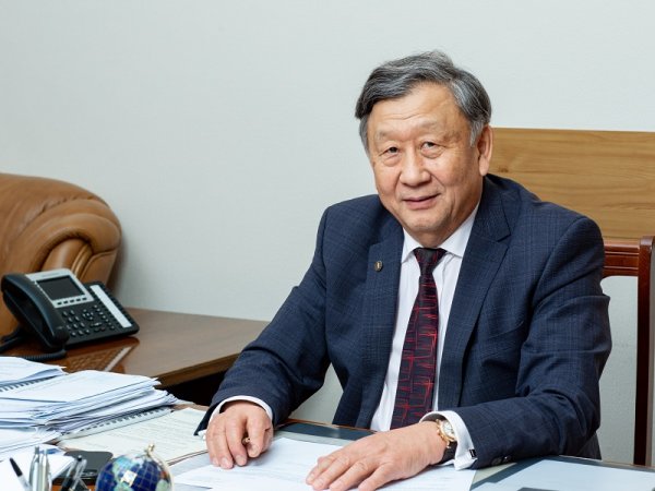 Поздравляем с юбилеем профессора Чойнзонова Евгения Лхамацыреновича!