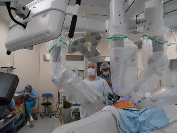 Кому поможет робот da Vinci: в НМИЦ онкологии им. Н.Н. Петрова стали выполнять робот-ассистированные операции 