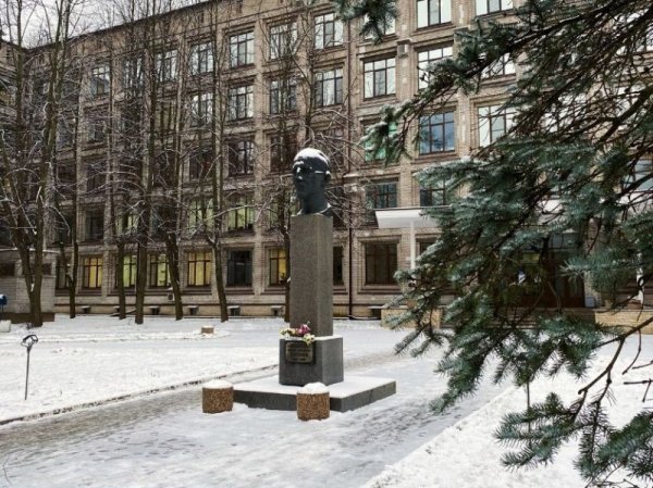 В связи с осложнением эпидемической ситуации допуск посетителей в стационар Центра запрещен