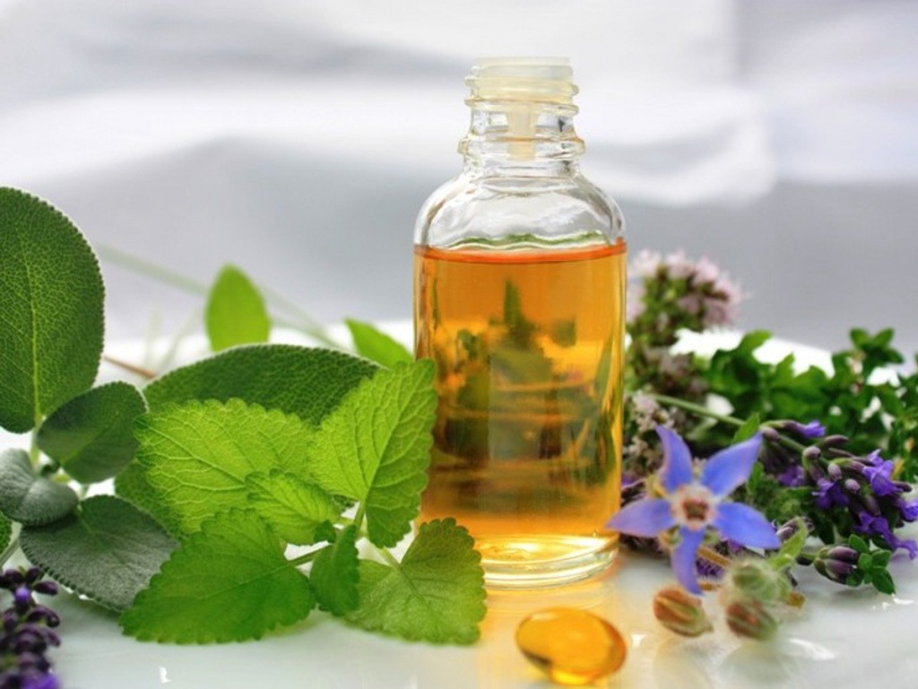 Снижает уровень общего билирубина