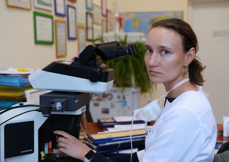 Анна Сергеевна Артемьева — заведующая патологоанатомическим отделением, руководитель научной лаборатории морфологии опухолей, кандидат медицинских наук, доцент отдела учебно-методической работы. Анна Сергеевна Артемьева — заведующая патологоанатомическим отделением, руководитель научной лаборатории морфологии опухолей, кандидат медицинских наук, доцент отдела учебно-методической работы.