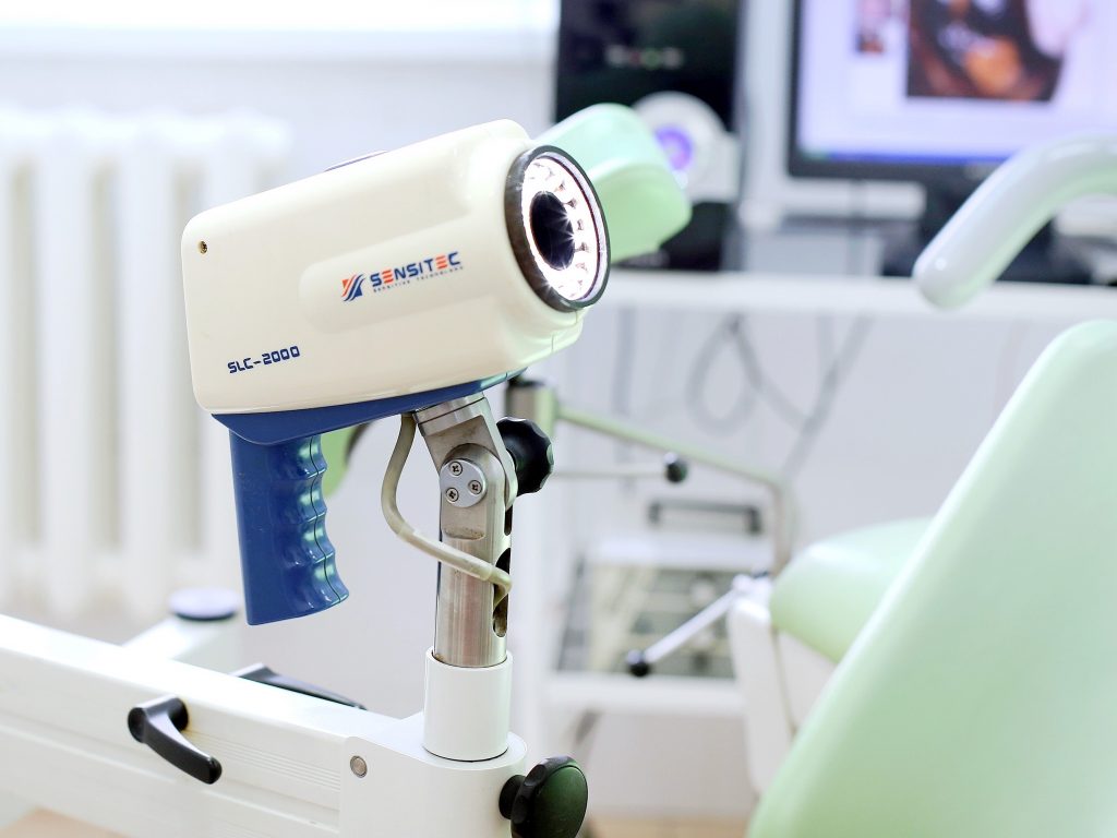 осмотр шейки матки с помощью специального оптического и видеоприбора