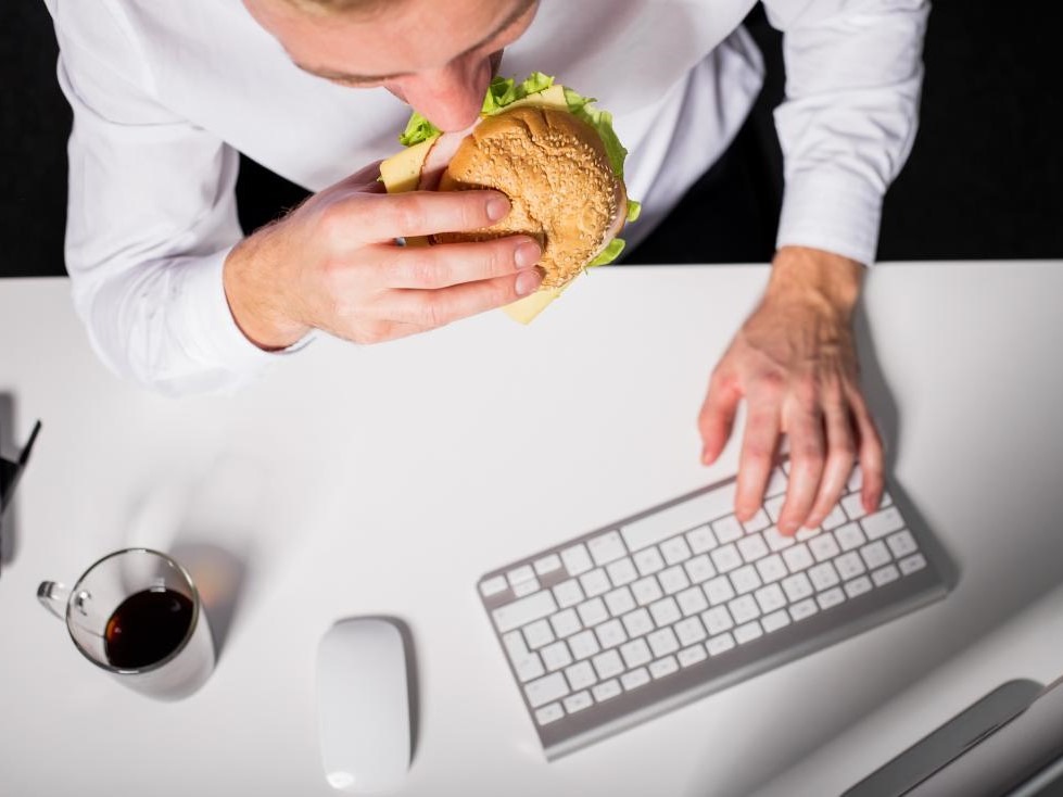 Формирование эмоциогенного пищевого поведения