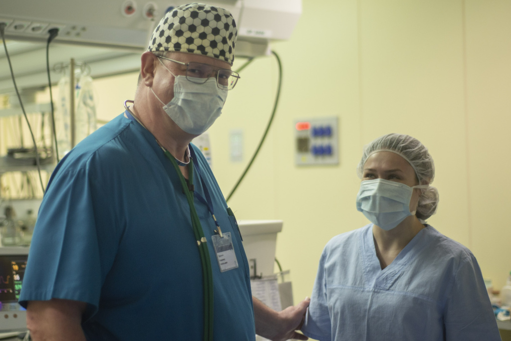 анестезиолог с пациентом