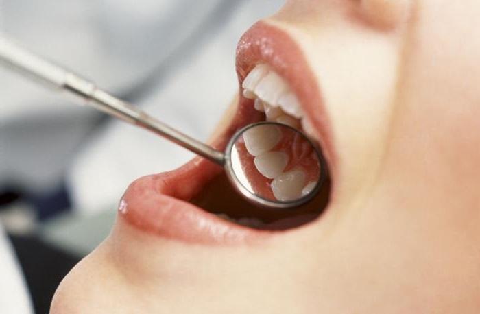 Осмотр зубов