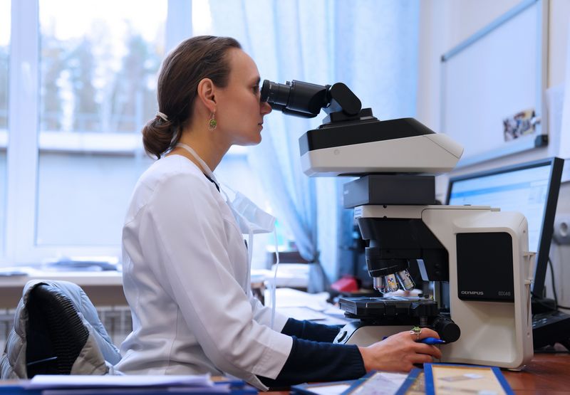 Анна Сергеевна Артемьева — заведующая патологоанатомическим отделением, руководитель научной лаборатории морфологии опухолей, кандидат медицинских наук, доцент отдела учебно-методической работы. Анна Сергеевна Артемьева — заведующая патологоанатомическим отделением, руководитель научной лаборатории морфологии опухолей, кандидат медицинских наук, доцент отдела учебно-методической работы.